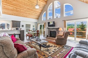 Smart TV, fireplace, DVD player