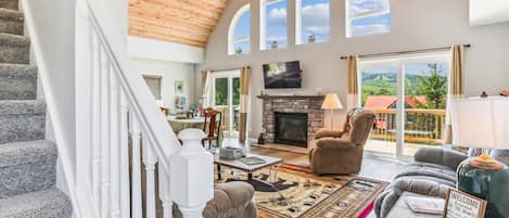 Smart TV, chimenea y reproductor de DVD