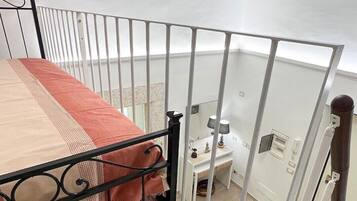 2 bedrooms, bed sheets