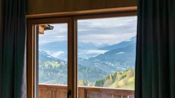 Phòng Deluxe (Ajarnola 2) | Hiên