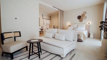 Executive Suite | 1 bedroom, premium bedding, free minibar, in-room safe