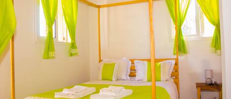 1 bedroom, bed sheets