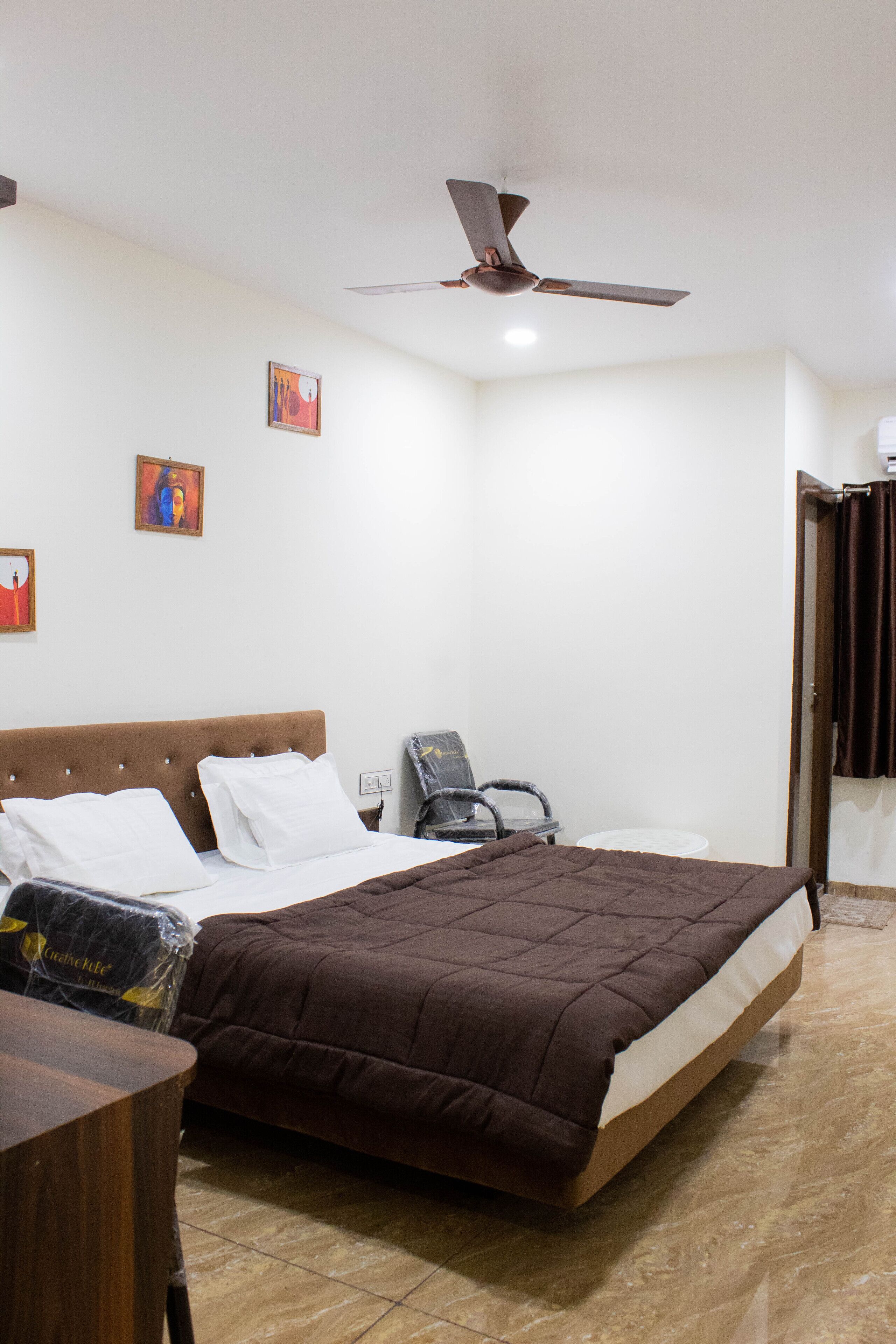 deluxe room | desk, laptop workspace, free wifi
