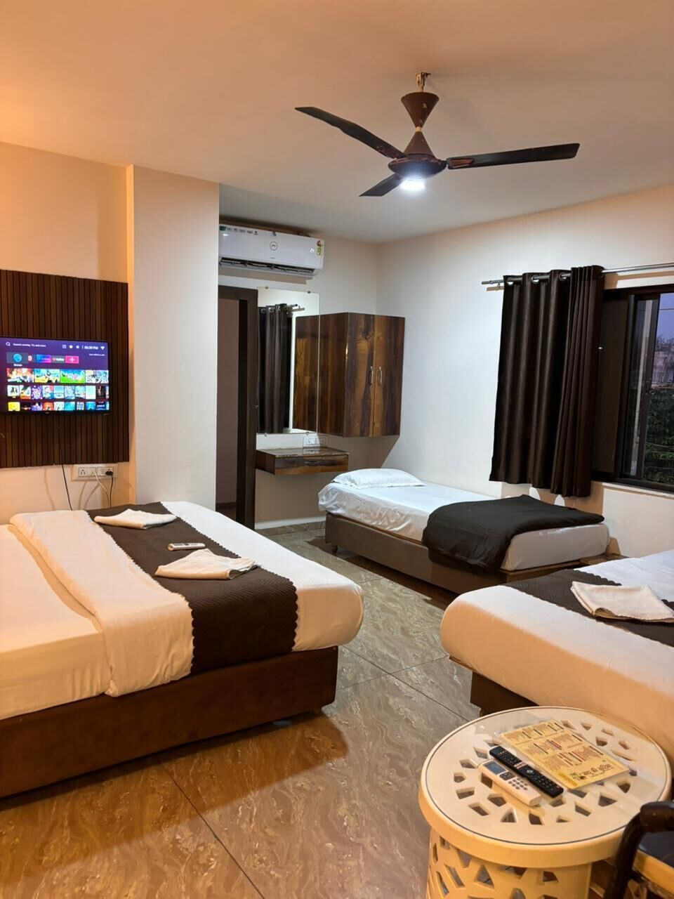 Family Suite | Desk, laptop workspace, free WiFi