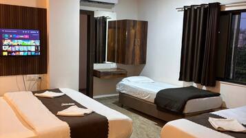 Family Suite | Desk, laptop workspace, free WiFi