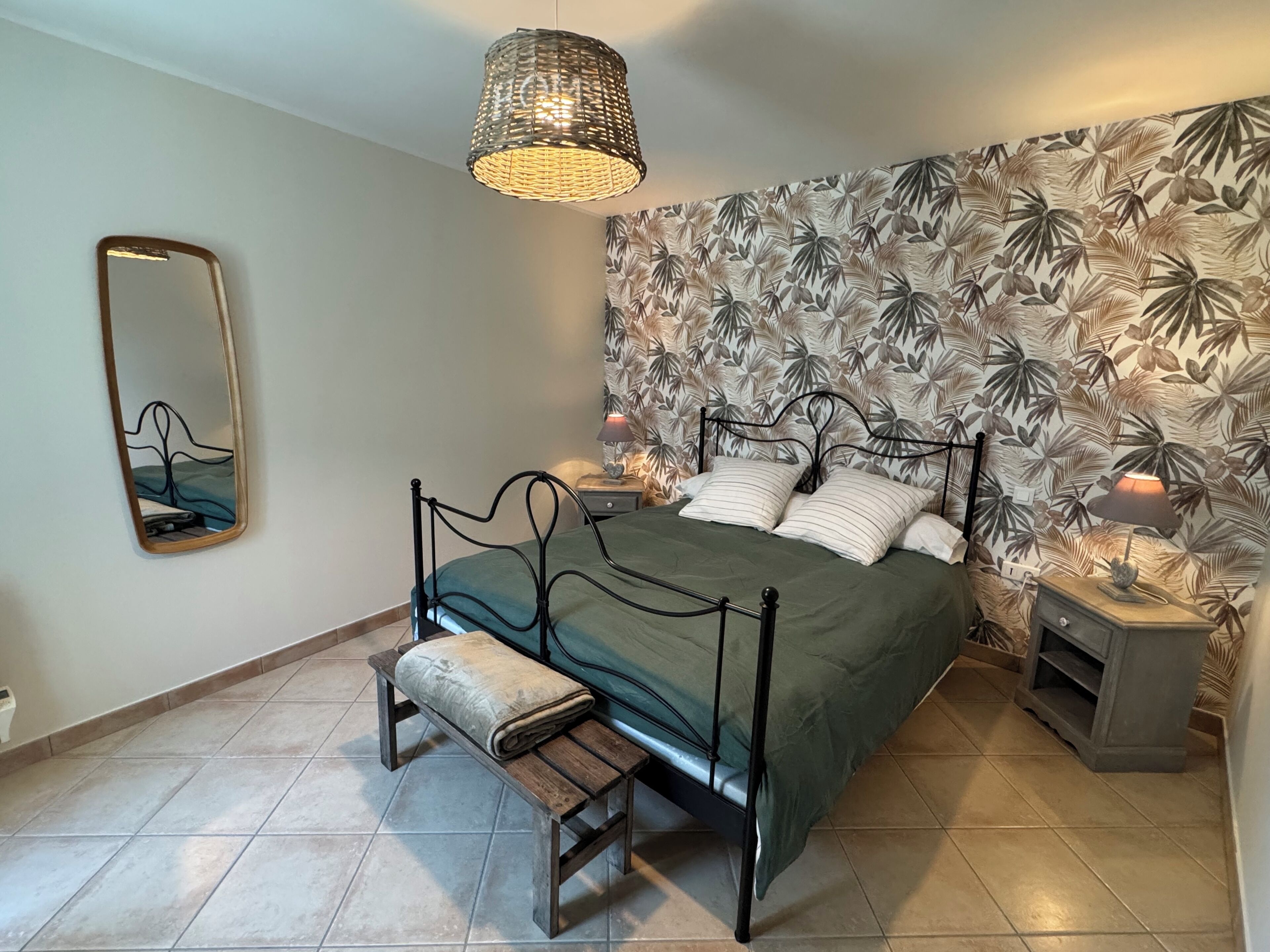 2 habitaciones, tabla de planchar con plancha y wifi gratis 