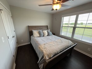 3 bedrooms, iron/ironing board, free WiFi, bed sheets