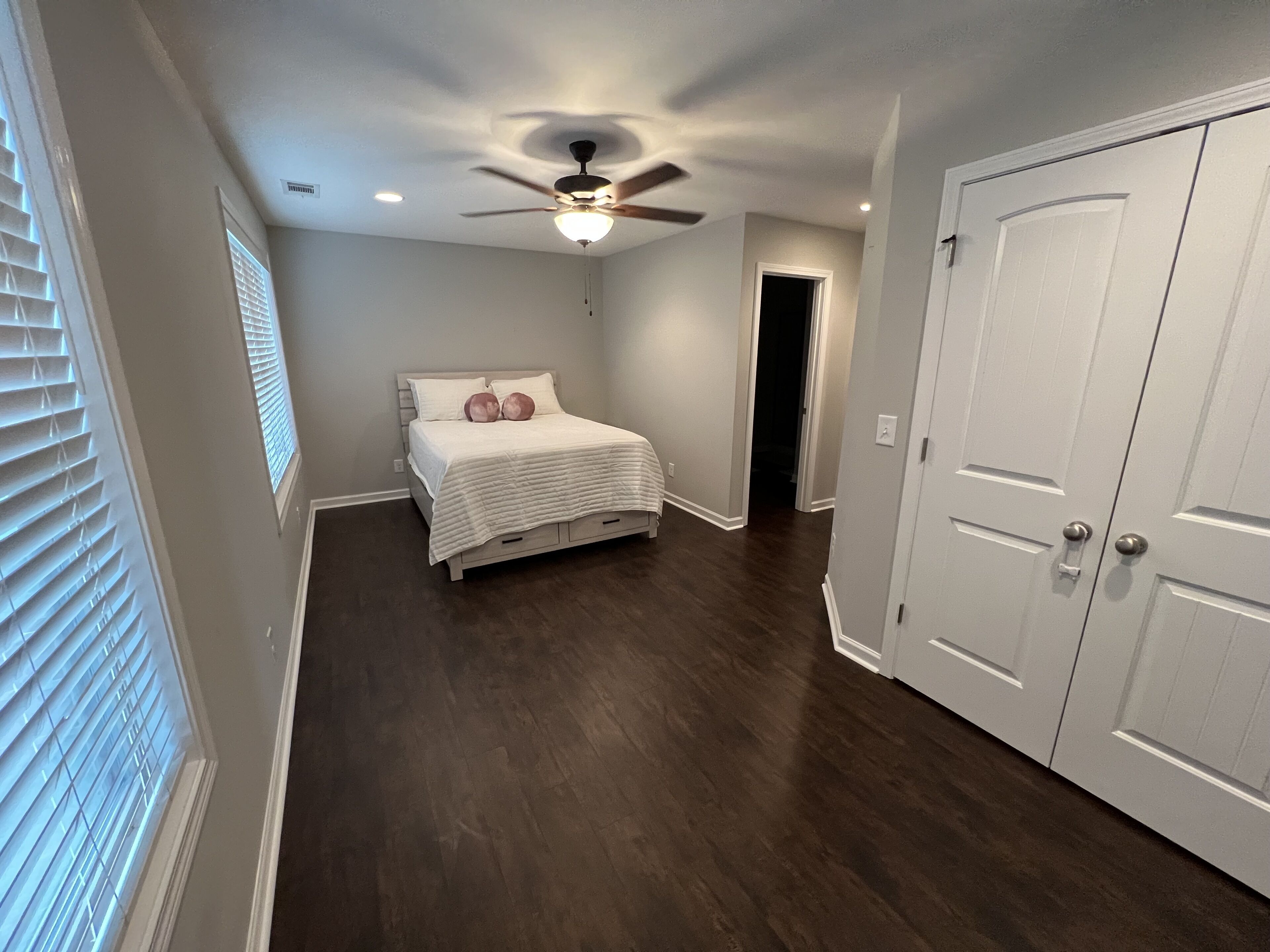 3 chambres, fer et planche à repasser, Wi-Fi gratuit, draps fournis