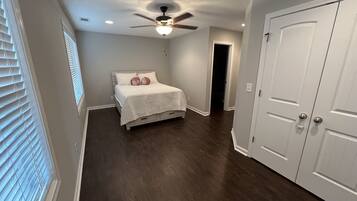 3 chambres, fer et planche à repasser, Wi-Fi gratuit, draps fournis