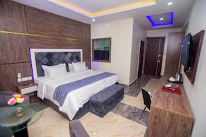 Desk, laptop workspace, free WiFi