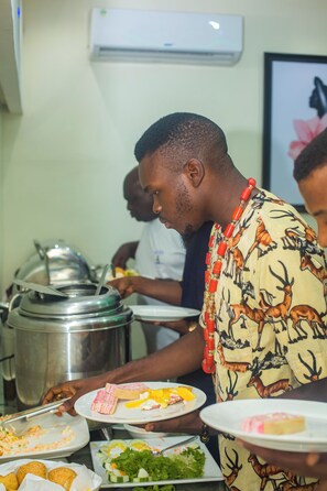 Free daily English breakfast