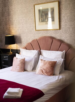 1 bedroom, free WiFi, bed sheets - Château Le Bas Bleu, Chambre Sarah Bernhardt (Quesnoy-le-Montant)