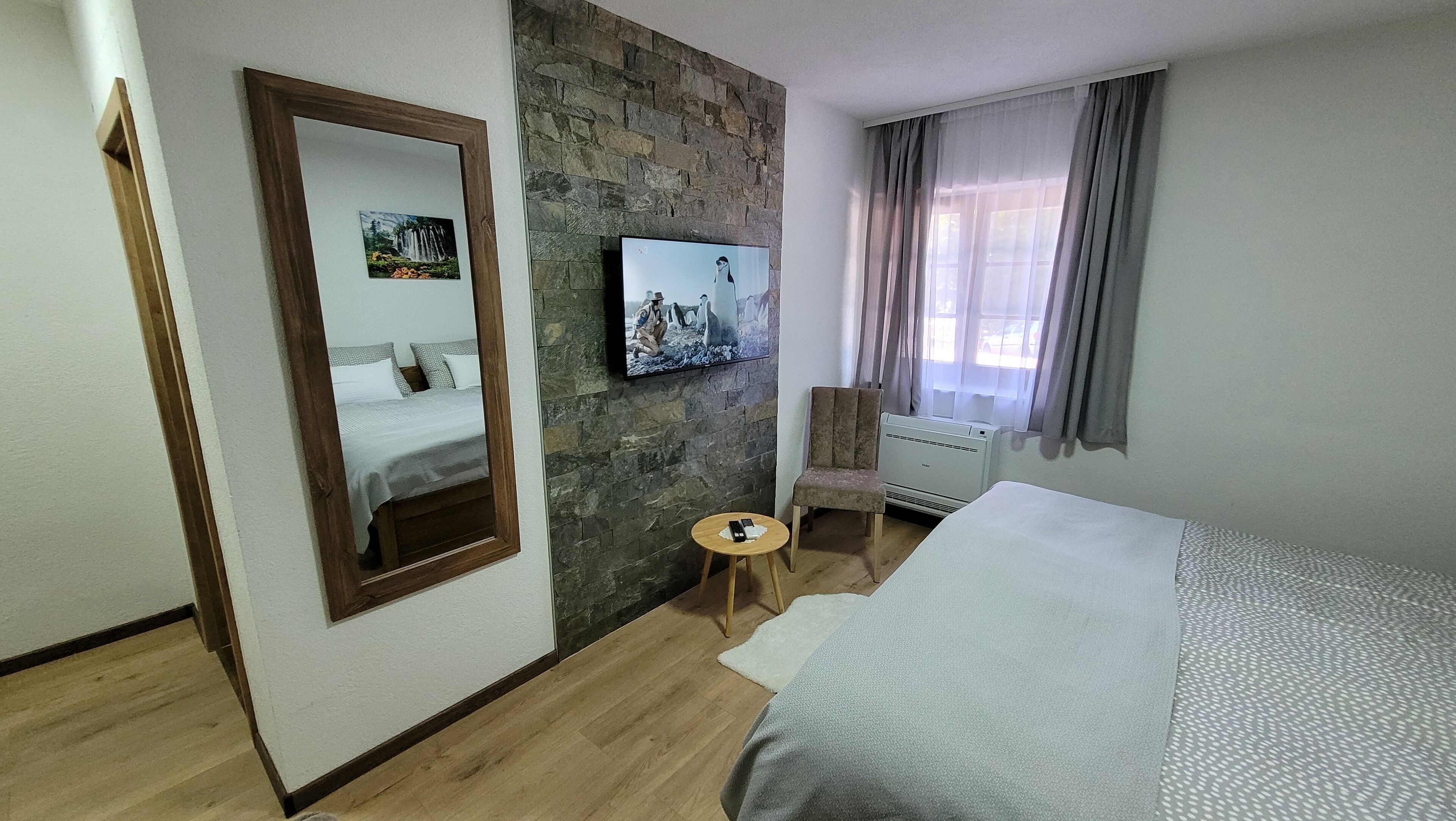 标准房 | 迷你吧、办公桌、隔音、免费 WiFi