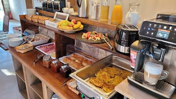 Tägliches Frühstücksbuffet gegen Gebühr