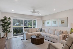 Smart TV - Renovated Kingston Arms 2brm Ground floor Walk to beach (St. Armands Circle)