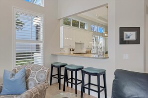 Smart-TV, Bücher, Arbeitsbereiche