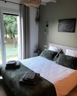 3 chambres, fer et planche à repasser, Wi-Fi gratuit, draps fournis