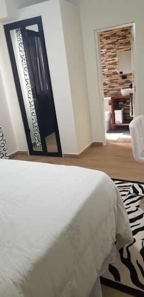 1 chambre, fer et planche à repasser, Wi-Fi, draps fournis