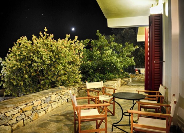 Leilighet, 2 soverom, balkong | Overnattingsstedets uteområder