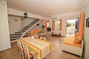 Apartment, 2 Bedrooms, Smoking, Balcony | Dining