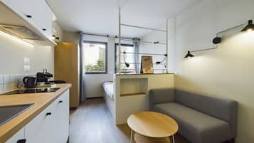 Superior Apartment | Desk, soundproofing, free WiFi, bed sheets