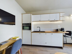Appart M Standard | Private kitchen | Espresso maker, coffee/tea maker, electric kettle - Hife Paris Gentilly (Gentilly)