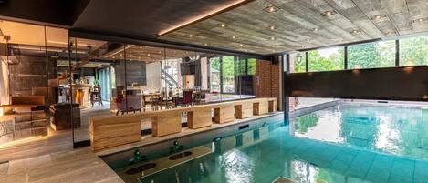 Piscine couverte, piscine extérieure