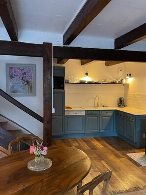 Fridge, microwave, stovetop, dishwasher - ROSE COTTAGE (Saint-Martin-de-Bavel)