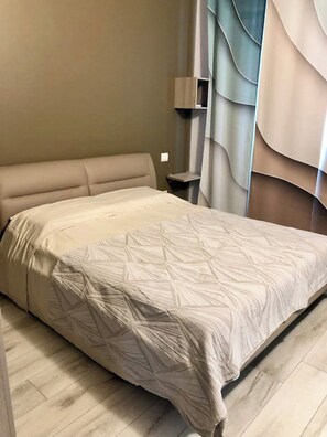 4 bedrooms, iron/ironing board, free WiFi, bed sheets - CHALET AL MARE (Marotta)