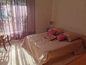 2 camere, una scrivania, Wi-Fi gratuito, lenzuola