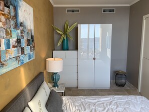 2 chambres, fer et planche à repasser, lit parapluie, Wi-Fi gratuit