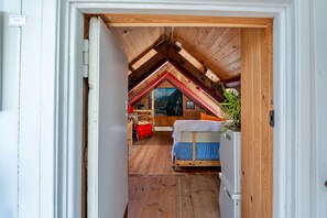 1 غرفة نوم ومكواة/لوح كي وواي فاي مجانًا وملاءات أسرّة