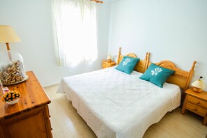 5 bedrooms, iron/ironing board, WiFi, bed sheets