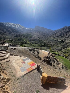 المنطقة المحيط ة بالمنشأة