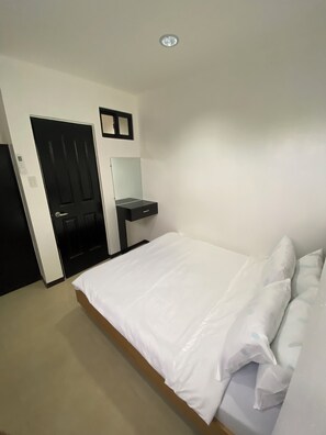 1 bedroom, WiFi, bed sheets - Couple’s Room- New Apartment in Palompon (Palompon)
