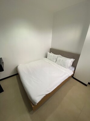 1 bedroom, WiFi, bed sheets - Couple’s Room- New Apartment in Palompon (Palompon)