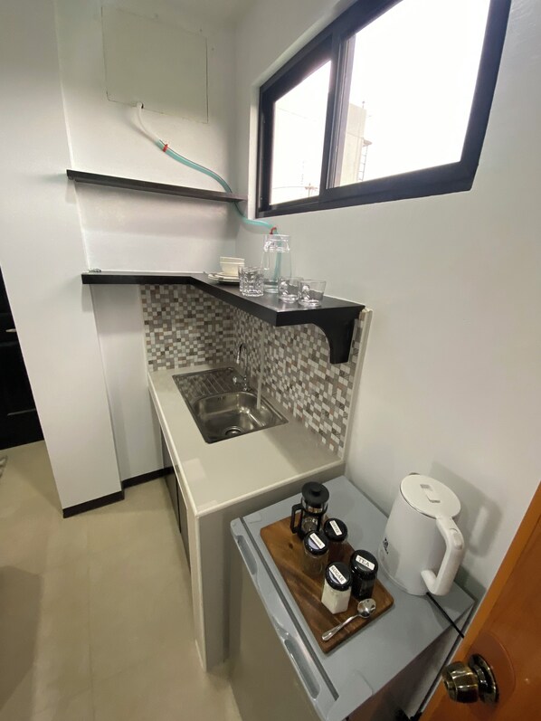 Private kitchen - Couple’s Room- New Apartment in Palompon (Palompon)