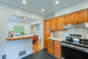 Fridge, microwave, oven, stovetop - Charming mid-century home with huge patio close to Rupp, UK, and Keeneland (Lexington)