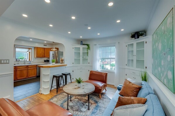 Smart TV - Charming mid-century home with huge patio close to Rupp, UK, and Keeneland (Lexington)