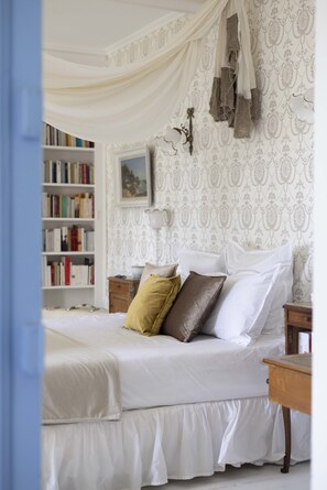 1 bedroom, desk, free WiFi, bed sheets - Chambre Dhôtes au Château Le Bas Bleu, Anaïs Nin (Quesnoy-le-Montant)