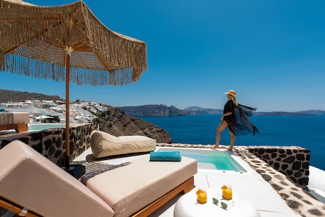 Deluxe Double Room, Jetted Tub, Indoor Private Pool | ํ
๋ผ์ค/ํํฐ์ค
