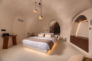 Honeymoon Double Room, Indoor Private Pool, Jetted Tub, Sea View | Premium bedding, minibar, in-room safe, individually decorated - Twenty One Suites (Santorini)