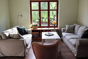 Smart TV, chimenea, videojuegos y tenis de mesa