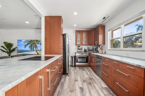 Fridge, microwave, oven, stovetop - Naples Dream Escape 4BR Home, heated pool, 10min from Beach (Naples)