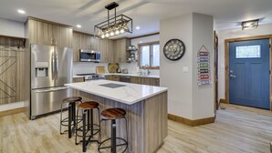Microwave, oven, stovetop, dishwasher - Townhome < 1 Mi to Camelback Mountain Resort (Tannersville)