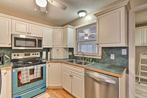 House (3 Bedrooms) | Interior