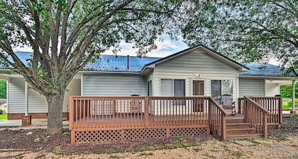 Lillington Home ~ 1 Mi to Cape Fear River!