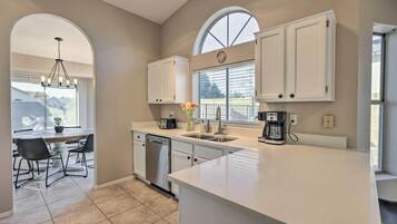 House (4 Bedrooms) | Private kitchen | Microwave, oven, stovetop, dishwasher