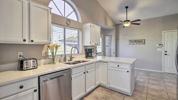 House (4 Bedrooms) | Private kitchen | Microwave, oven, stovetop, dishwasher