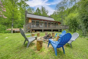 Property grounds - Hot Tub, Fire Pit: Waynesville Getaway Near Hiking (Canton)